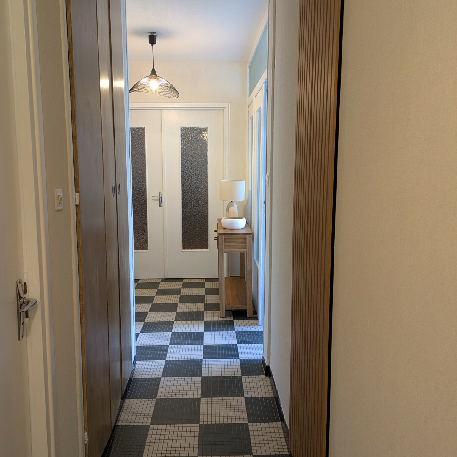 Entrée rénovée après aménagement sans travaux lourds