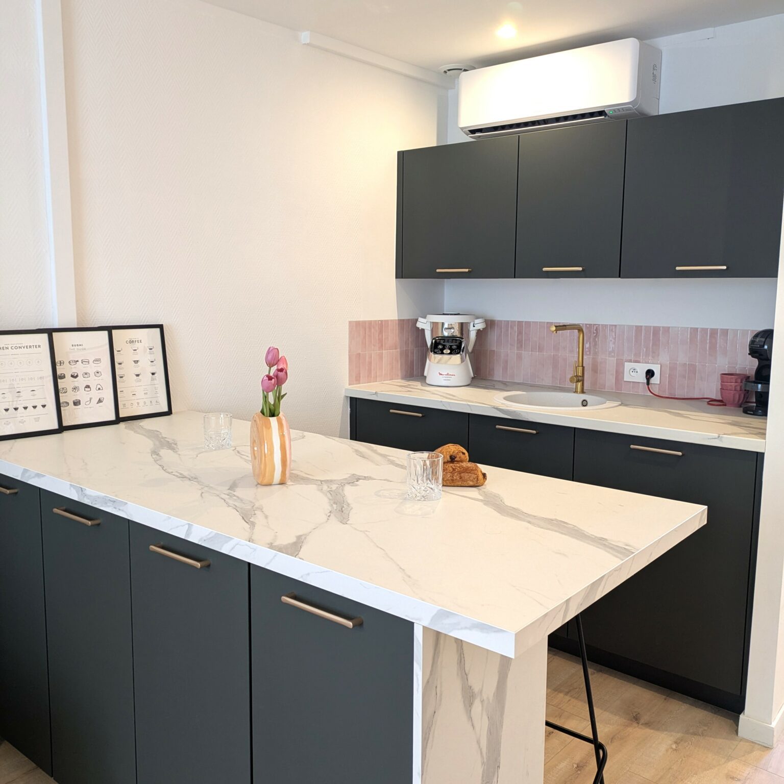 Cuisine studio multifonction rénovée par Coconception