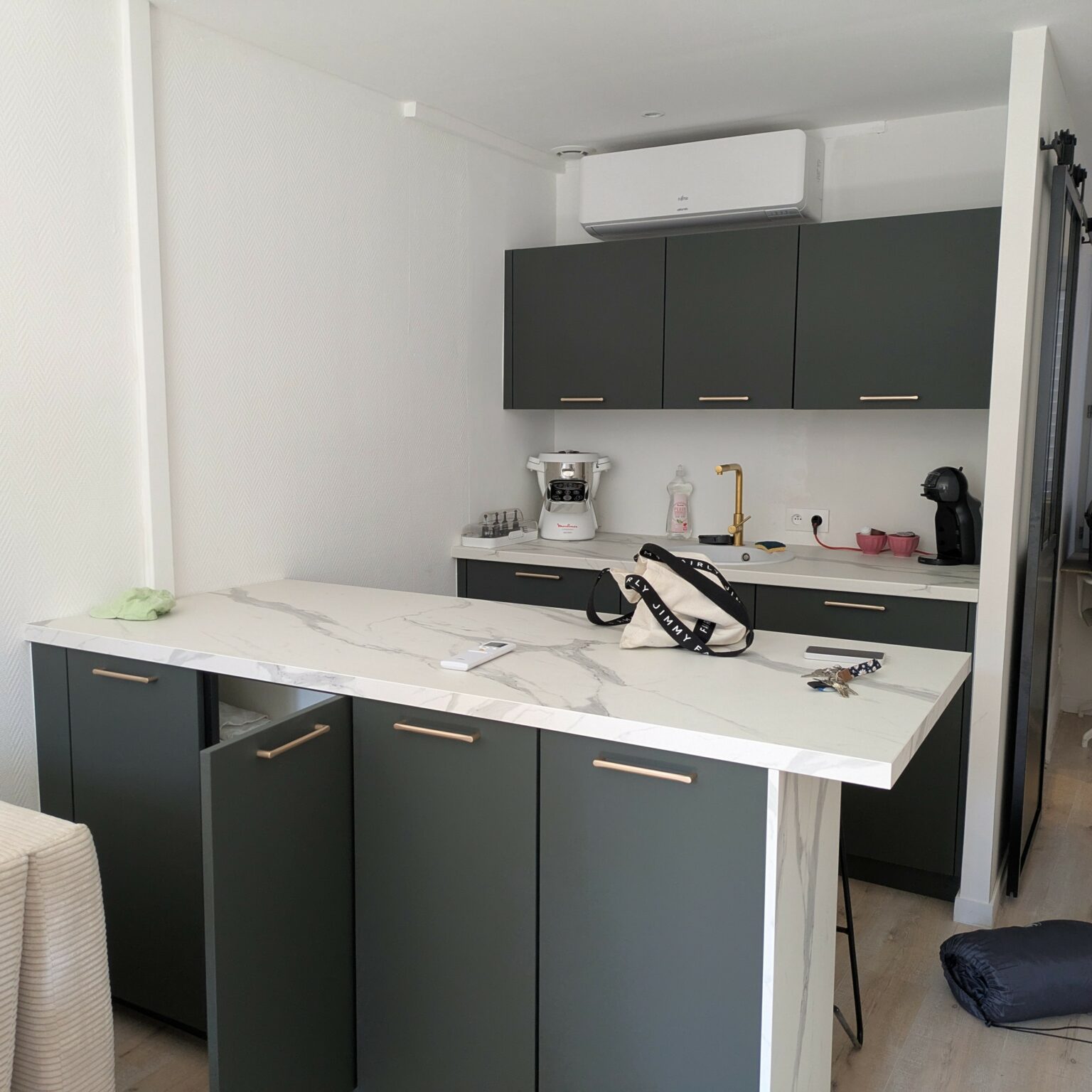 Avant rénovation studio cuisine neuve